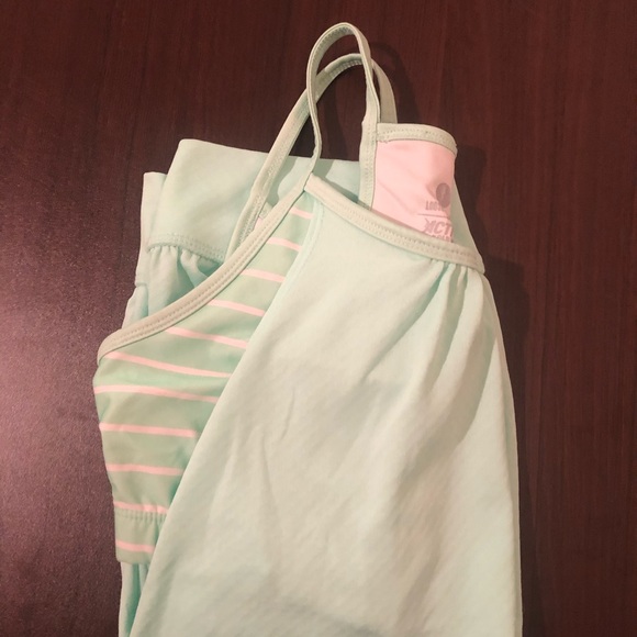 Old Navy Workout Tank with Built in Bra - Picture 4 of 5